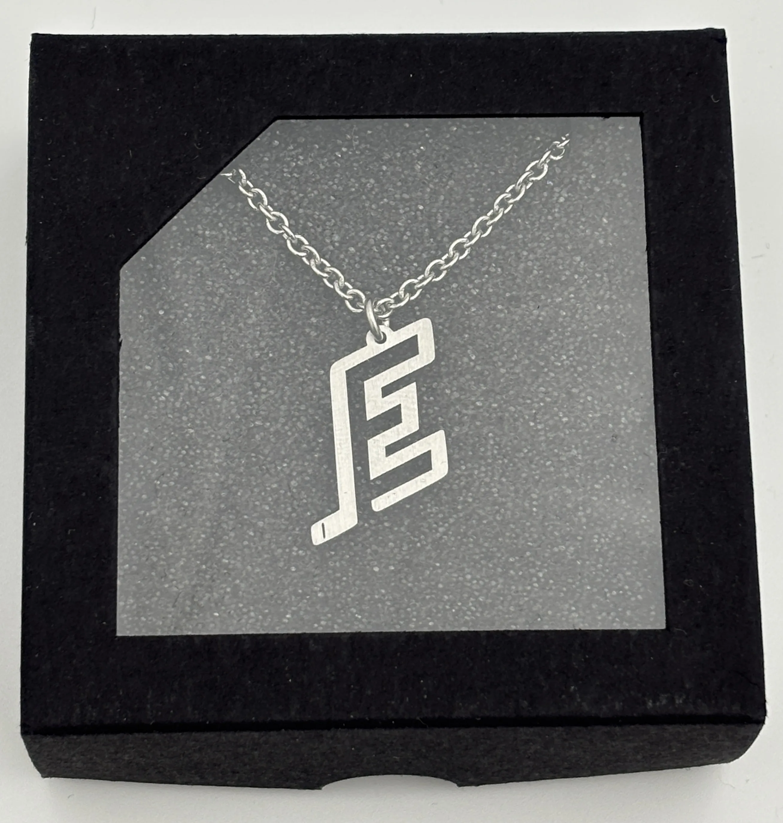 Řetízek s přívěskem E ocel